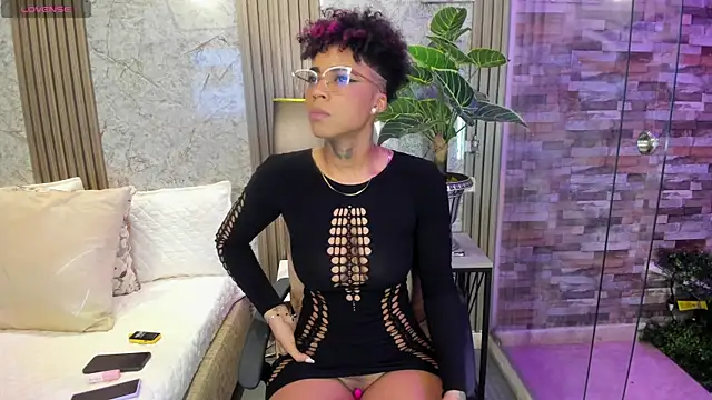 Snapshot of LuciaWallace chatting on July 12, 2026, 10:45 pm LuciaWallace online show from July 12, 2026, 10:45 pm