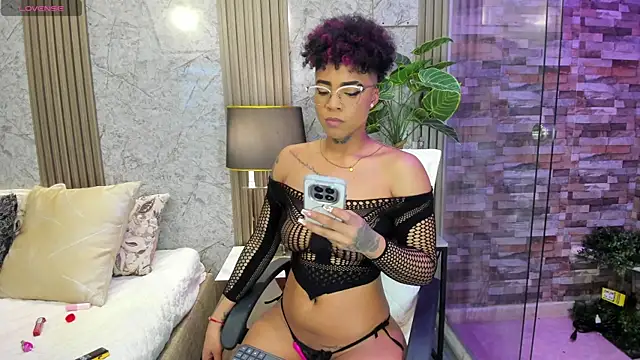 Snapshot of LuciaWallace chatting on August 1, 2026, 10:19 pm LuciaWallace online show from August 1, 2026, 10:19 pm