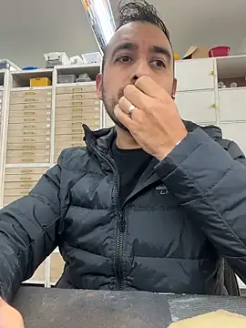 leonardohot1987 online show from November 24, 2025, 8:52 pm