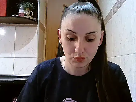 Snapshot of Yuliia30 chatting on May 2, 2026, 4:12 pm Yuliia30 online show from May 2, 2026, 4:12 pm