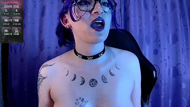 Kimlennox  online show from March 10, 2025, 3:34 am