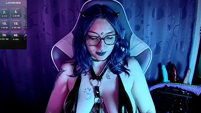 Kimlennox  online show from September 30, 2025, 1:49 pm