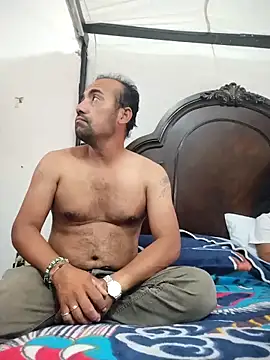 Snapshot of Goloso2423 chatting on December 3, 2025, 8:23 am Goloso2423 online show from December 3, 2025, 8:23 am