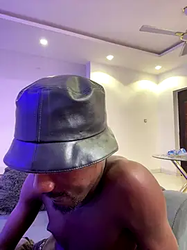 Snapshot of MylesBbc23 chatting on November 6, 2025, 8:37 am MylesBbc23 online show from November 6, 2025, 8:37 am