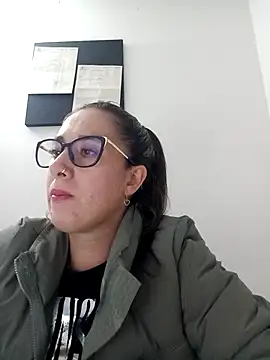 CHARLOTTE 1711 online show from March 17, 2025, 1:35 am