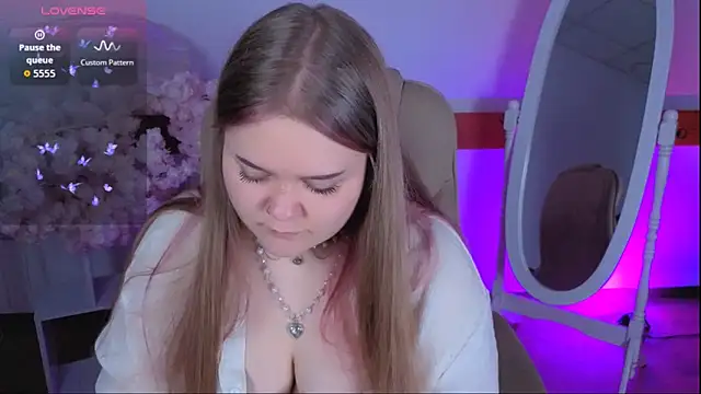 Erica  Alta online show from November 10, 2025, 9:36 pm