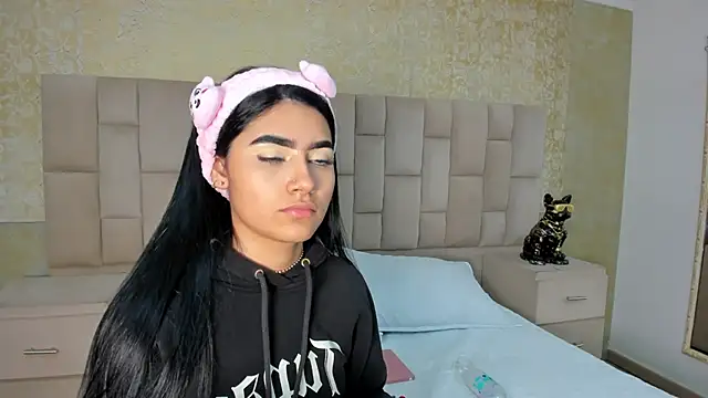 BellaaStorm online show from September 25, 2025, 1:04 pm