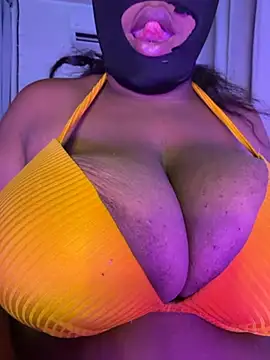 Lilymoonshow online show from March 8, 2026, 10:02 pm