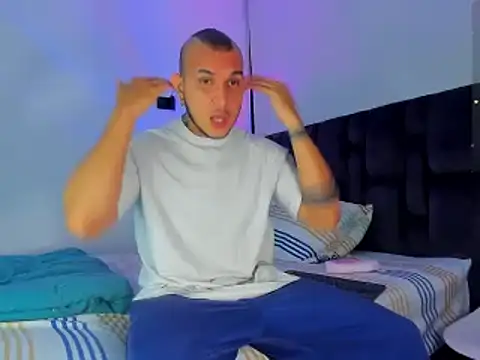 austinoficial online show from February 5, 2026, 3:55 am