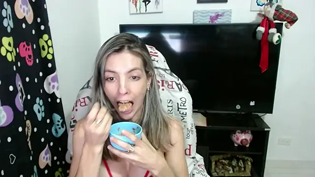 Snapshot of Princezzlove3 chatting on January 12, 2025, 4:10 am Princezzlove3 online show from January 12, 2025, 4:10 am