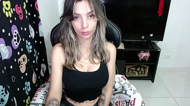 Snapshot of Princezzlove3 chatting on January 15, 2025, 10:13 pm Princezzlove3 online show from January 15, 2025, 10:13 pm