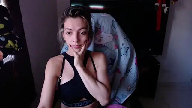 Snapshot of Princezzlove3 chatting on January 17, 2025, 2:07 pm Princezzlove3 online show from January 17, 2025, 2:07 pm