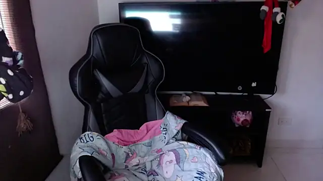 Snapshot of Princezzlove3 chatting on January 18, 2025, 9:02 pm Princezzlove3 online show from January 18, 2025, 9:02 pm