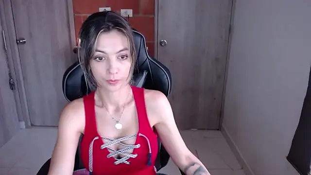 Snapshot of Princezzlove3 chatting on February 1, 2025, 2:34 pm Princezzlove3 online show from February 1, 2025, 2:34 pm