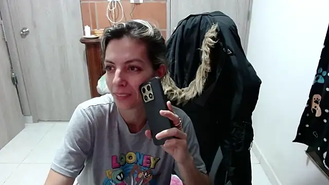 Snapshot of Princezzlove3 chatting on February 12, 2025, 12:37 am Princezzlove3 online show from February 12, 2025, 12:37 am