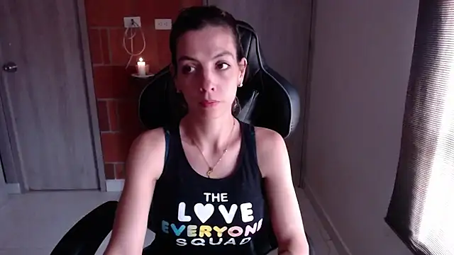 Snapshot of Princezzlove3 chatting on March 1, 2025, 5:49 pm Princezzlove3 online show from March 1, 2025, 5:49 pm