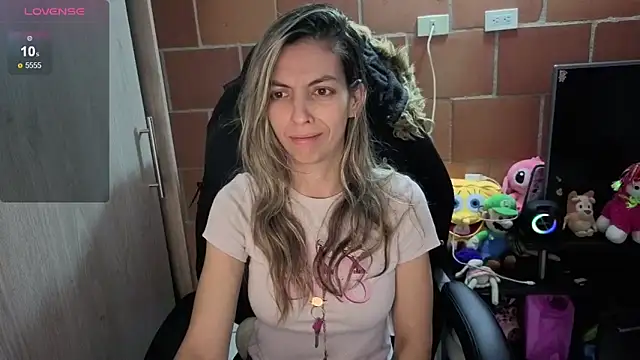 Snapshot of Princezzlove3 chatting on October 18, 2025, 12:13 am Princezzlove3 online show from October 18, 2025, 12:13 am