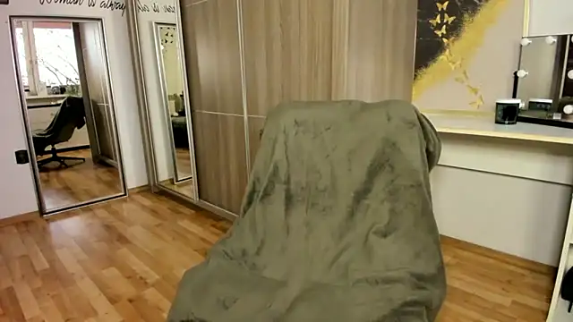 CzaR Zmyslowosc online show from March 27, 2026, 4:51 pm