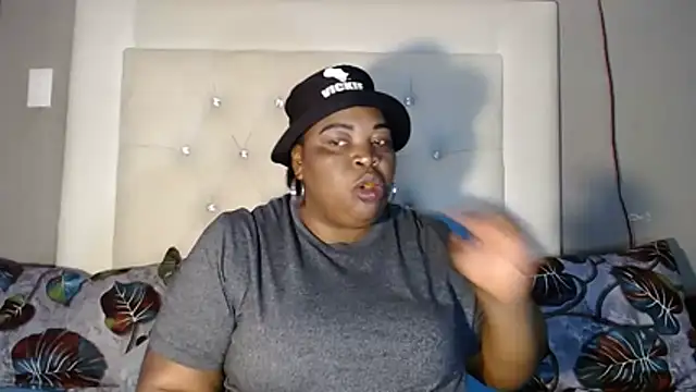 omalicha98 online show from April 14, 2026, 7:14 am