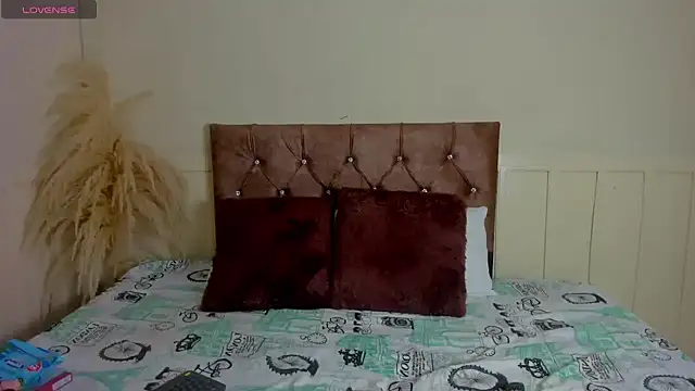 Snapshot of Natashawool1 chatting on February 19, 2025, 12:33 pm Natashawool1 online show from February 19, 2025, 12:33 pm