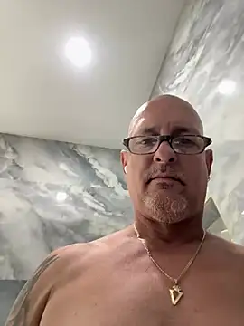 carlospingalinda online show from March 22, 2025, 11:20 pm