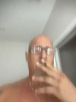 carlospingalinda online show from October 8, 2025, 11:46 pm