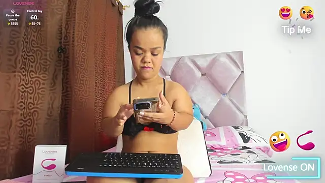 AnieRey online show from October 17, 2025, 8:44 pm