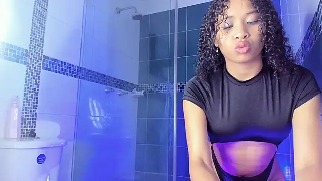 BrigitteRoy  online show from February 13, 2025, 7:10 pm