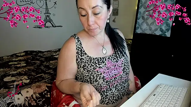 Snapshot of nataparis chatting on May 16, 2026, 12:07 am nataparis online show from May 16, 2026, 12:07 am