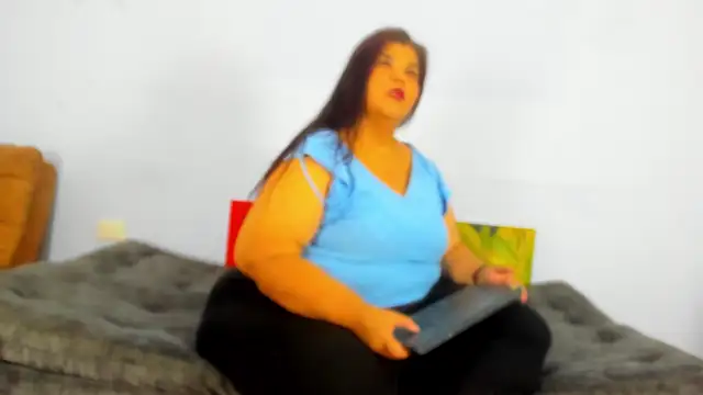 Charlotte curvy  online show from March 3, 2025, 7:49 pm