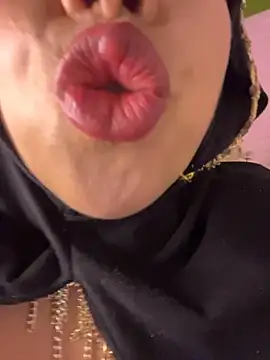 Snapshot of zahra_Jalid chatting on April 18, 2026, 3:27 pm zahra Jalid online show from April 18, 2026, 3:27 pm