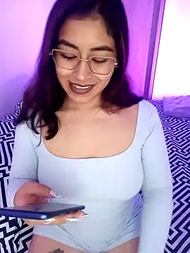 Snapshot of AnonymousGirl chatting on May 7, 2026, 3:28 pm AnonymousGirl online show from May 7, 2026, 3:28 pm