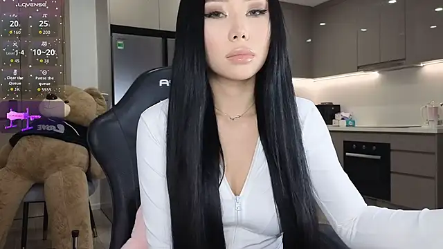 Snapshot of asianqueeny chatting on November 5, 2025, 12:43 am asianqueeny online show from November 5, 2025, 12:43 am