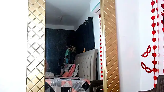 sweethoneytsx online show from September 23, 2025, 9:51 pm