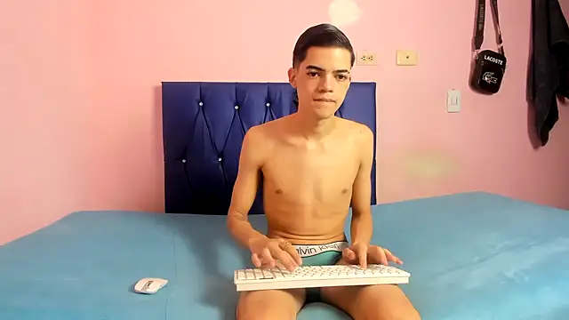 Latinos 2001 online show from January 6, 2026, 1:15 pm