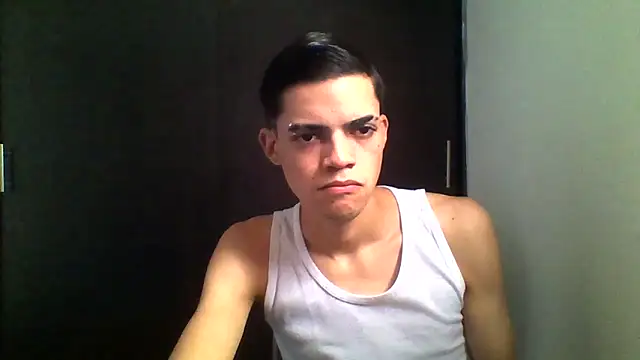 Snapshot of Latinos_2001 chatting on May 14, 2026, 2:35 pm Latinos 2001 online show from May 14, 2026, 2:35 pm