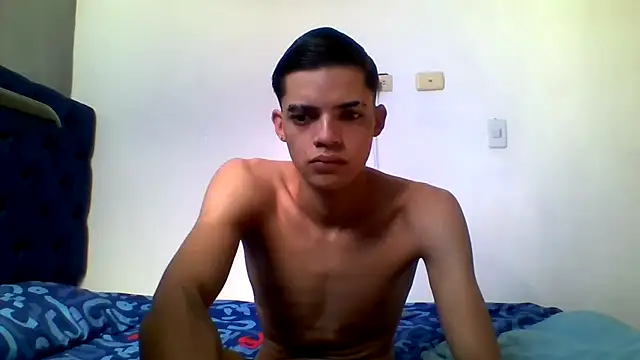 Snapshot of Latinos_2001 chatting on May 22, 2026, 1:17 pm Latinos 2001 online show from May 22, 2026, 1:17 pm