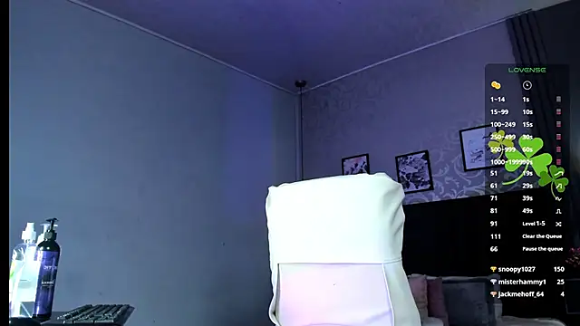 AtheneaRusell online show from March 18, 2025, 11:42 pm