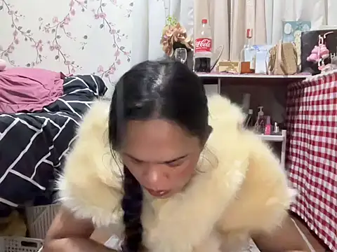 SophiaCourthaway online show from October 8, 2025, 4:26 pm