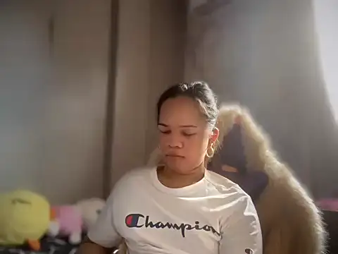 SophiaCourthaway online show from May 8, 2026, 3:34 am
