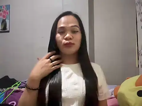 SophiaCourthaway online show from May 18, 2026, 10:48 pm