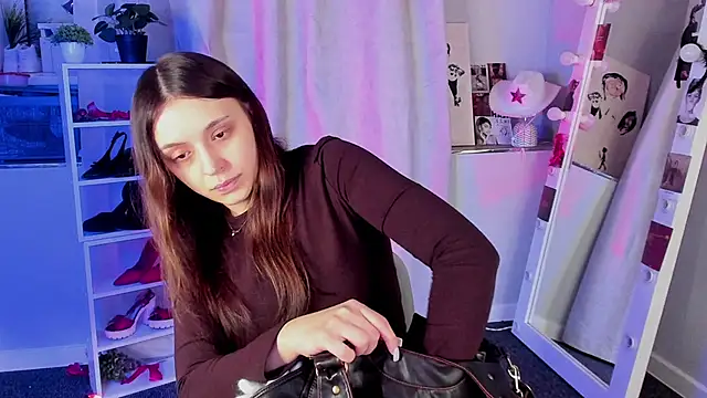 Snapshot of Sahara_Shields chatting on November 24, 2025, 10:04 am Sahara Shields online show from November 24, 2025, 10:04 am