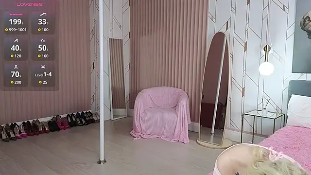 Snapshot of Eva__Summer chatting on October 6, 2025, 4:10 am Eva Summer online show from October 6, 2025, 4:10 am