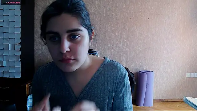  Roselina  online show from February 9, 2026, 10:19 am