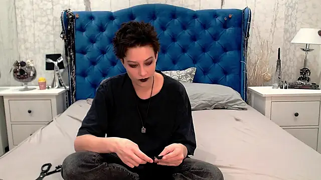 Snapshot of via_mayer_ chatting on April 21, 2026, 4:52 am via mayer online show from April 21, 2026, 4:52 am
