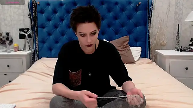 Snapshot of via_mayer_ chatting on April 28, 2026, 9:31 pm via mayer online show from April 28, 2026, 9:31 pm