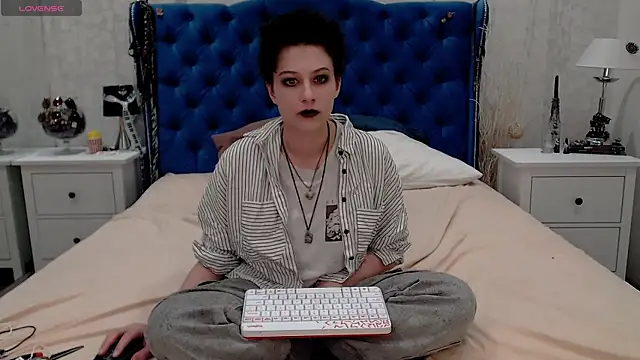 Snapshot of via_mayer_ chatting on May 2, 2026, 1:32 am via mayer online show from May 2, 2026, 1:32 am