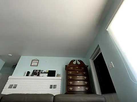 Snapshot of Hatgirl69 chatting on October 27, 2025, 1:37 pm Hatgirl69 online show from October 27, 2025, 1:37 pm