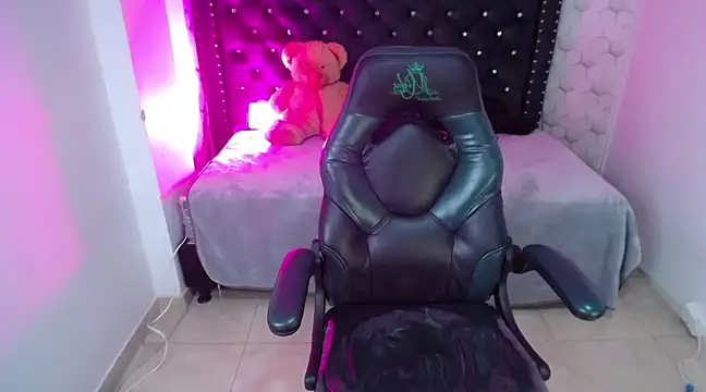 madelein m online show from January 28, 2025, 1:29 am