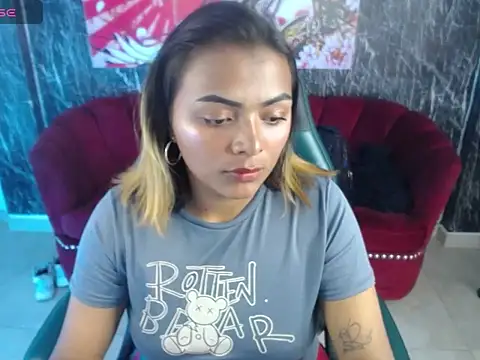 madelein m online show from February 3, 2025, 7:00 pm